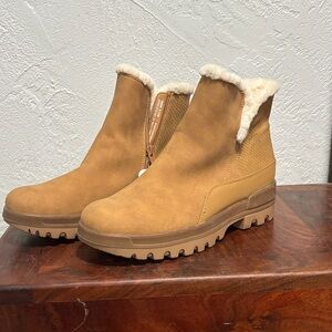 Baretraps Women's Tan Ankle Boots with Faux Fur Lining